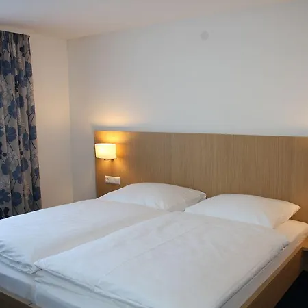 Hotel Bahnhof 3*